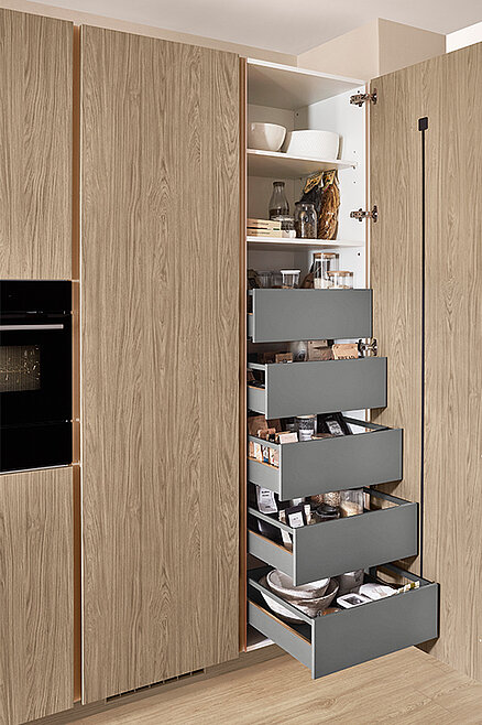 Csm Kuechenneuheiten Hochschrank 522 784 Structura 406 F99E1E6C13 | Kutchenhaus, Chester